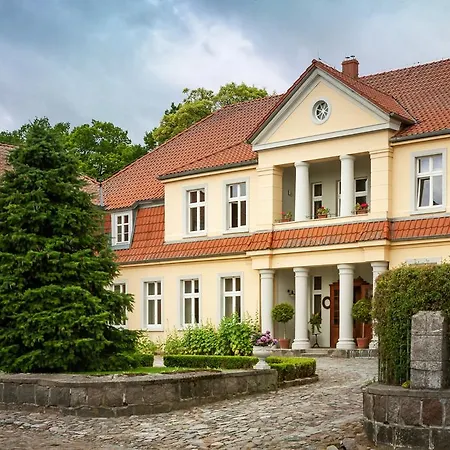Dwor Szesc Debow W Prusewie Gasthof Wierzchucino