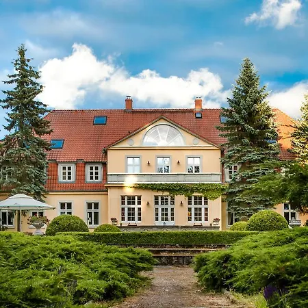 Gasthof Dwor Szesc Debow W Prusewie *
