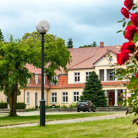 Dwor Szesc Debow W Prusewie Wierzchucino