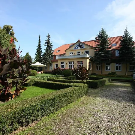 Gasthof Dwor Szesc Debow W Prusewie