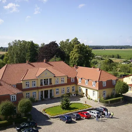 Gasthof Dwor Szesc Debow W Prusewie