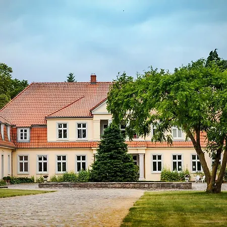 Gasthof Dwor Szesc Debow W Prusewie *