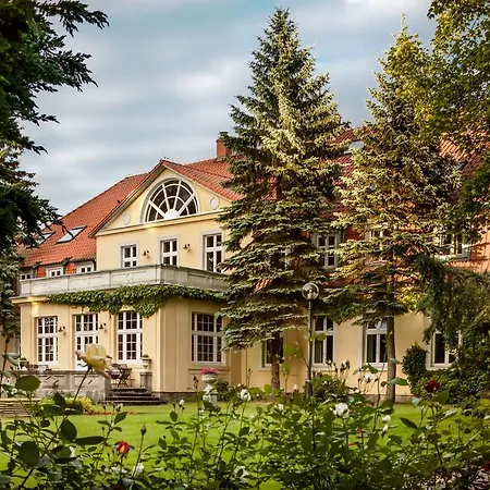 Gasthof Dwor Szesc Debow W Prusewie